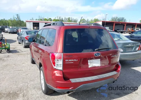 2013 Subaru Forester 2.5X Premium z USA, uszkodzony, nr VIN JF2SHADC1DH442614